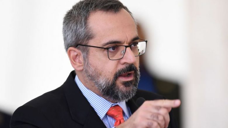 Abraham Weintraub defende pena de morte para “casos extremos e irrefutáveis” de pedofilia e corrupção