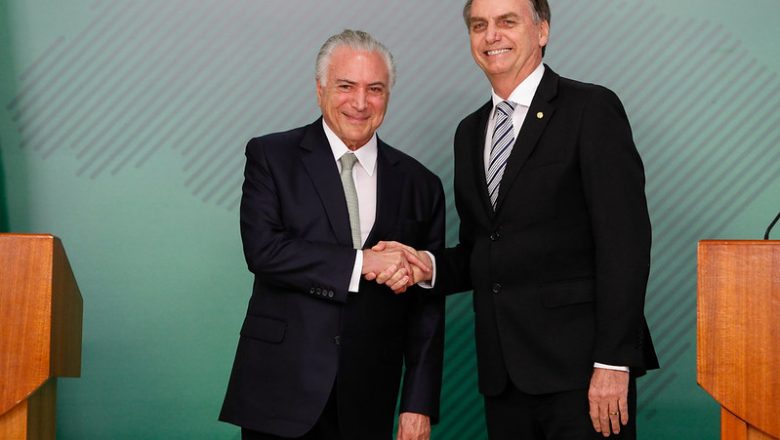 Bolsonaro anuncia ajuda e convida Temer para chefiar missão brasileira no Líbano