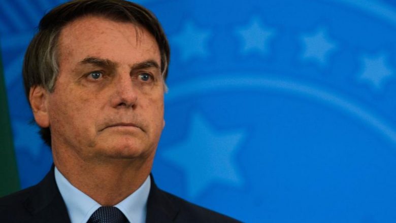 Bolsonaro anunciou enviar tropas para o STF e destituir os 11 ministros, mas desistiu, de acordo com revista