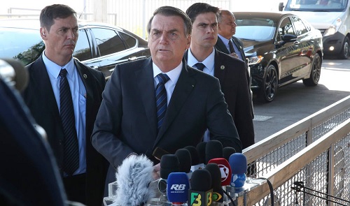 Bolsonaro culpa ‘pancadaria’ da mídia por fim de entrevistas no ‘cercadinho’
