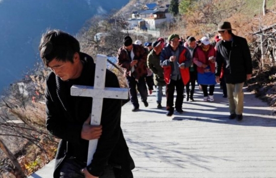 Cristãos relatam que o Partido Comunista tenta mascarar uma suposta ‘liberdade religiosa’ no país