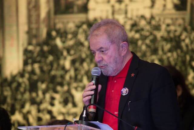 Defesa de Lula consegue atrasar processos contra ele com ajuda do STF