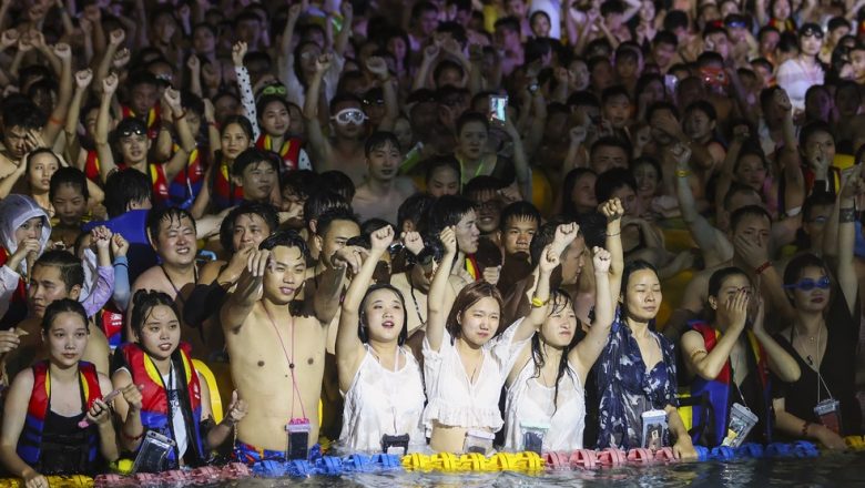 Festa de música eletrônica causa polêmica em Wuhan, berço da pandemia