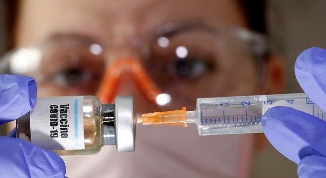 Governo federal prepara MP para viabilizar vacina de Oxford no Brasil