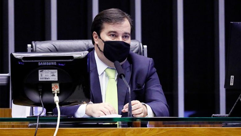 Maia critica militares da ativa no governo e deseja alternativa à polarização PT x Bolsonaro em 2022