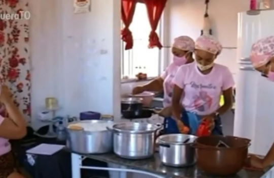Mulher usa auxílio emergencial para produzir marmitas: `Deus colocou no meu coração´