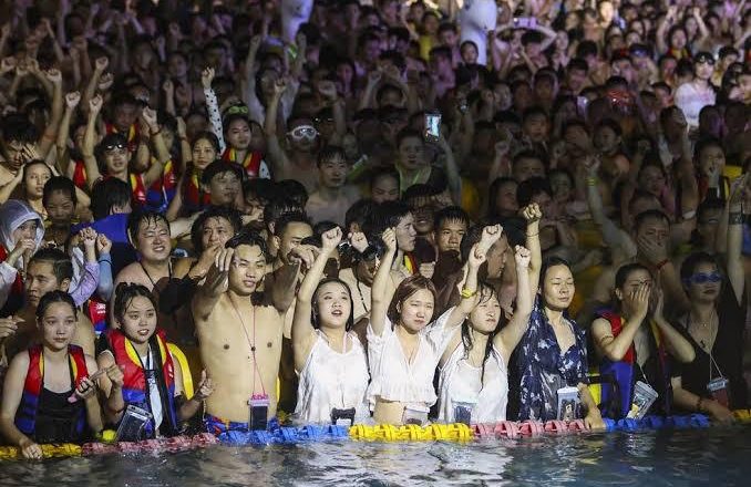 OMS defende realização de festa para milhares de pessoas em cidade chinesa que iniciou a Covid-19
