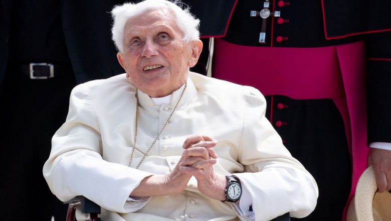 Papa Bento XVI está gravemente doente, diz jornal
