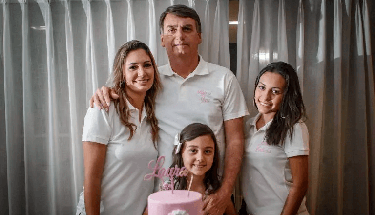 Planalto divulga mensagem: “O Governo do Brasil deseja um feliz Dia dos Pais aos milhões de chefes de família”