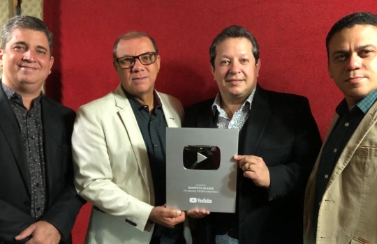Quarteto Gileade recebe prêmio do YouTube por atingir 100.000 inscritos no canal