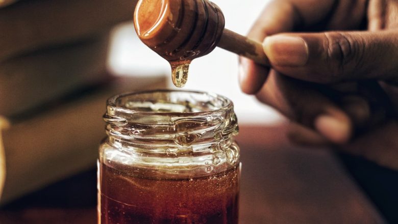 Vendedora de mel chilena dá nome de ‘Miel Gibson’ a produto e é notificada por violação de direitos do ator