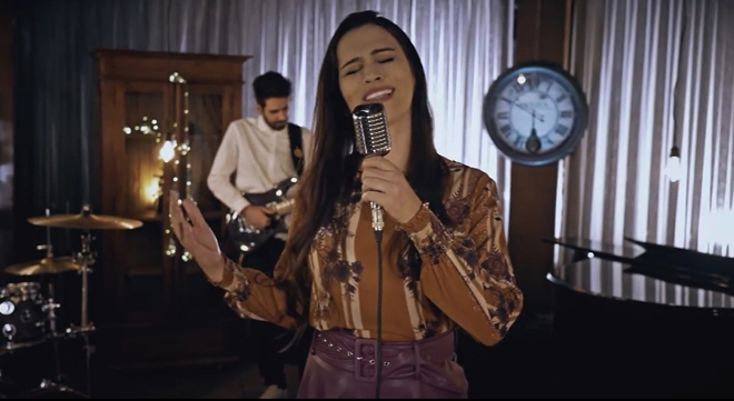 Adelãyne lança videoclipe da canção “Novo Tempo”