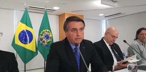 Bolsonaro desabafa sobre atitudes da Globo e brinca: ‘Eu falo para meus ministros: se quiser ser demitido, é só ser elogiado pela Globo’