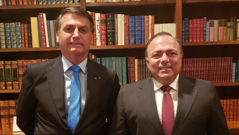 Bolsonaro vai oficializar Pazuello como ministro da Saúde na quarta