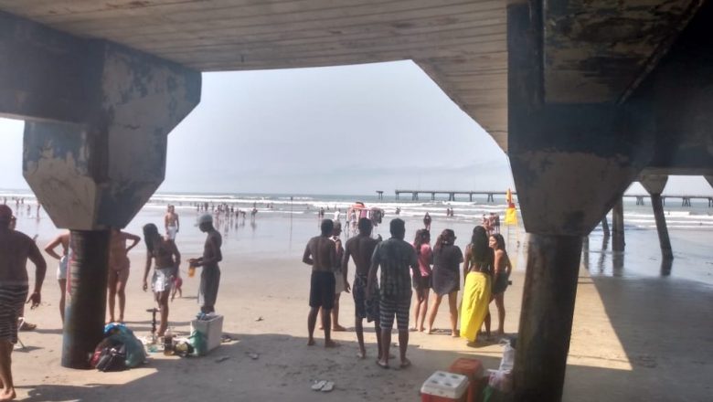Cinco pessoas morrem afogadas em domingo de praias lotadas em SP