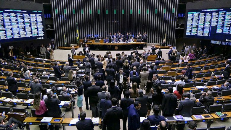 Contrariando Bolsonaro, Congresso deve insistir no Renda Brasil