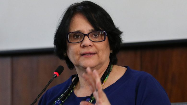 Destemida, ministra Damares reage a intimidação do PSOL: ‘Pode vir sem medo’