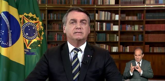 Em pronunciamento, Bolsonaro exorta a democracia e a liberdade