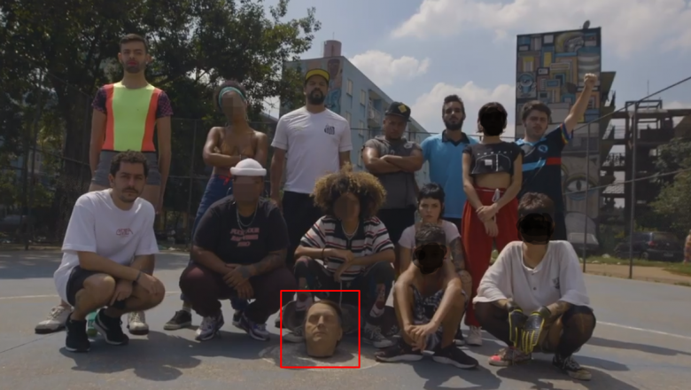 Grupo de Esquerda divulga vídeo jogando bola com uma réplica da “cabeça decapitada de Bolsonaro”