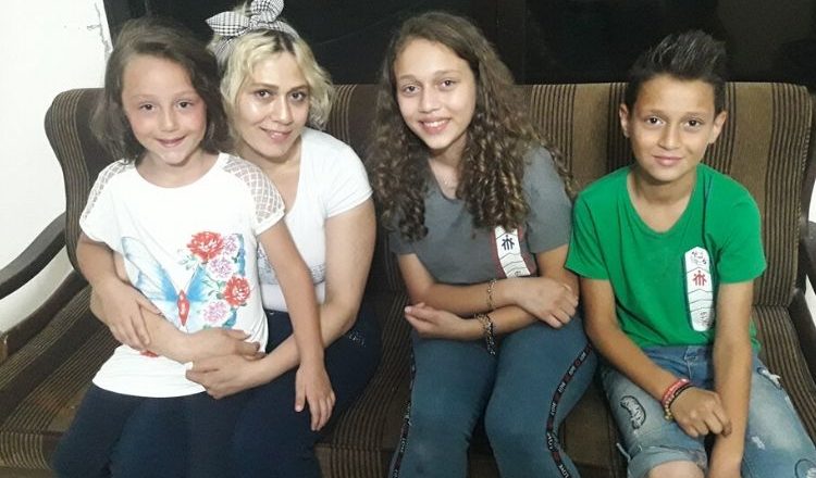 Huyendo de la guerra en Siria, una familia encuentra a Cristo