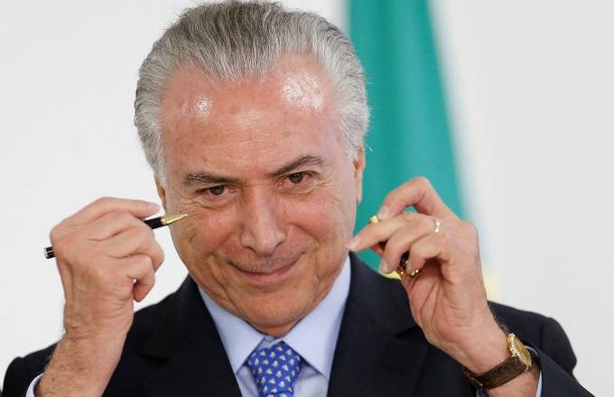 Janaina questiona por quê Temer depôs por escrito e STF exigiu presença de Bolsonaro