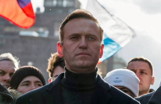 Merkel visitou Navalny, crítico do Kremlin, no hospital