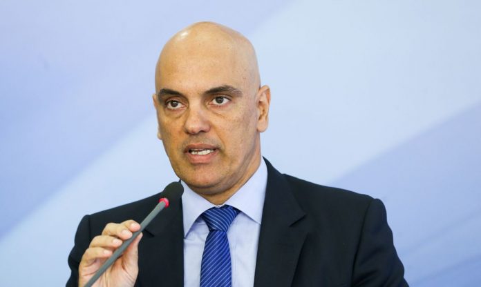 Moraes acusa jornalista da revista Época de“ espalhar fake news” sobre teste de covid