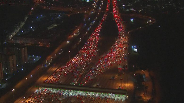 Ninguém respeita Doria: rodovias de SP têm tráfego intenso na saída para o feriado