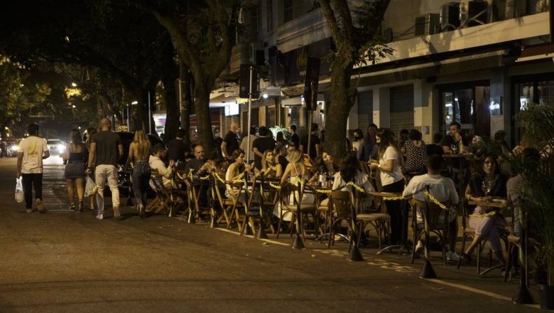 Proibição da venda de bebidas alcoólicas à noite não impede aglomeração no Leblon