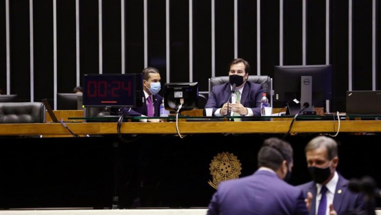 Regalia mantida: Câmara revê ato que extinguia auxílio-mudança de R$ 33 mil reeleitos