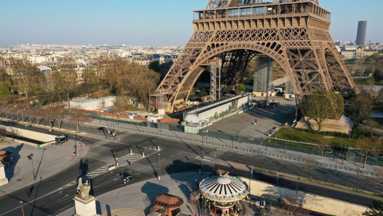 Torre Eiffel é esvaziada em Paris