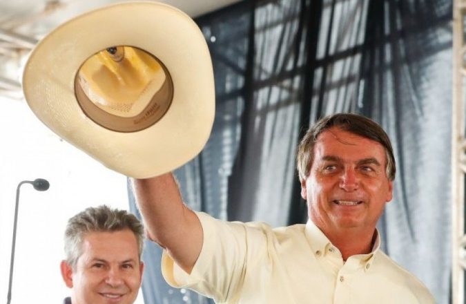Vídeo: Bolsonaro toma sorvete e encontra com cidadãos em Brasília: ‘É um homem simples, de coração aberto e sorriso largo’