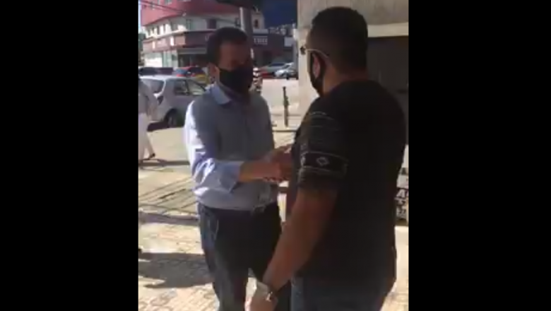 Vídeo: Em São Bernado, candidato petista à prefeitura é confrontado por cidadão e perde a linha