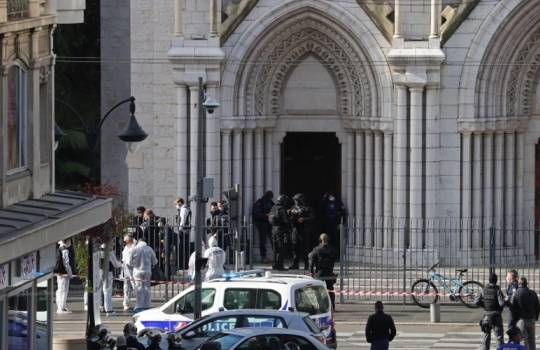 Ataque terrorista em igreja na França deixa três mortos