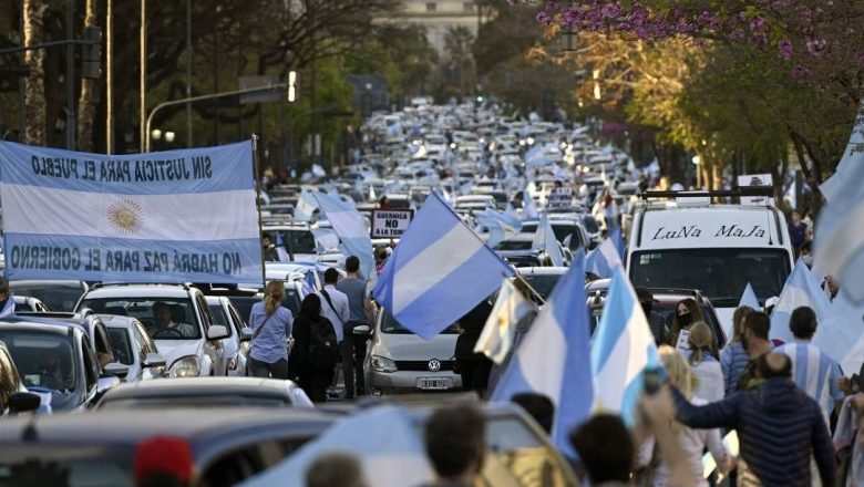 ‘Bandeiraço’: Milhares de opositores voltam às ruas para protestar contra o governo de Alberto Fernández