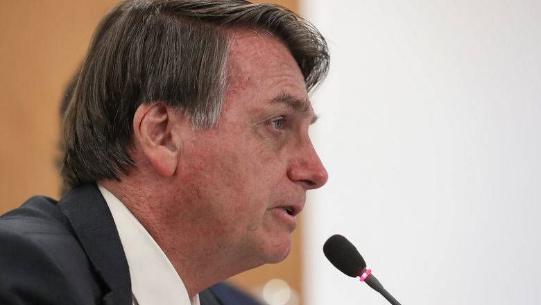 Bolsonaro alfineta Doria e cita lei após tucano dizer que vacina é obrigatória