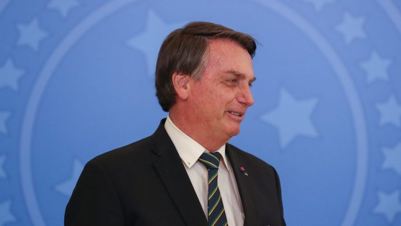 Bolsonaro pede para ‘não correr’ com vacina