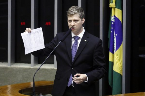 Deputado do Novo promove abaixo-assinado contra indicação de Kassio Nunes ao STF