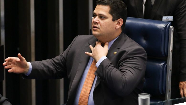 Em notícia-crime, partido pede afastamento de Alcolumbre por ‘engavetar’ impeachment de ministros do STF