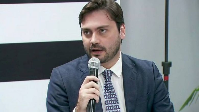 Filipe Sabará, candidato à prefeitura de SP, é expulso do Novo