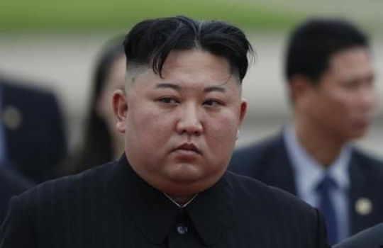 Kim Jong-un preside reunião para intensificar combate à covid-19