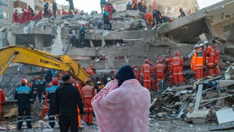 Mãe e filhos são resgatados após passarem 18h sob escombros em cidade na Turquia atingida por terremoto