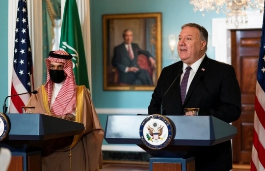 Mike Pompeo pressiona Arábia Saudita a normalizar relações com Israel