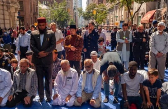 Nova York restringe reuniões de cristãos e judeus, mas libera encontros muçulmanos