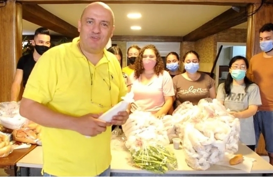 Pastor que escapou da explosão em Beirute ajuda a pagar aluguel de desabrigados