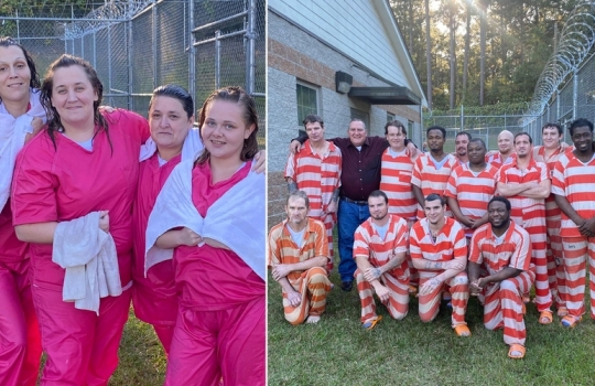 Policiais celebram batismos de 17 presos nos EUA: `É um novo começo´