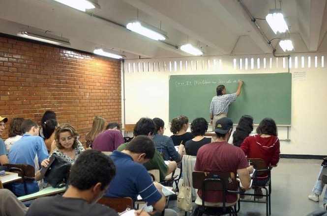 Redes de ensino no Brasil podem perder até R$ 40 bilhões pós-Covid