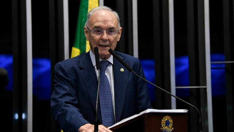Senado decreta luto oficial por morte de Arolde de Oliveira