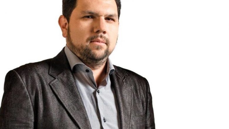 Alexandre de Moraes expede mandato de prisão contra jornalista bolsonarista