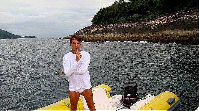 Bolsonaro celebra liberação de pesca de sardinha em Fernando de Noronha